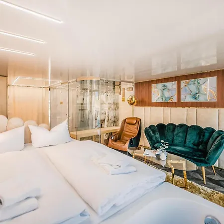 Botel Hausboot Relax 4*