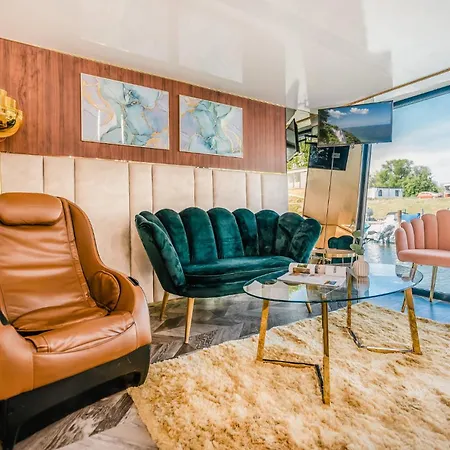 Ботель Hausboot Relax 4*
