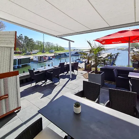 Ботель Hausboot Relax