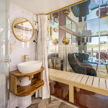 Hausboot Relax 4* Sagard